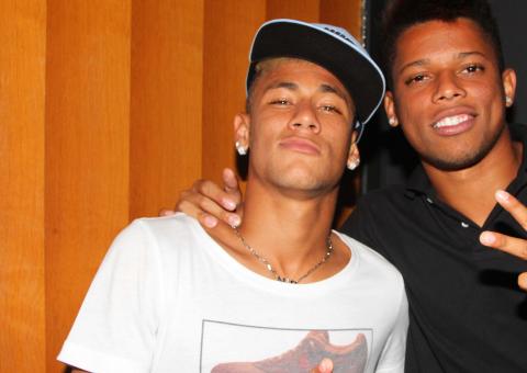  Sem Bruna Marquezine, Neymar vai pra balada